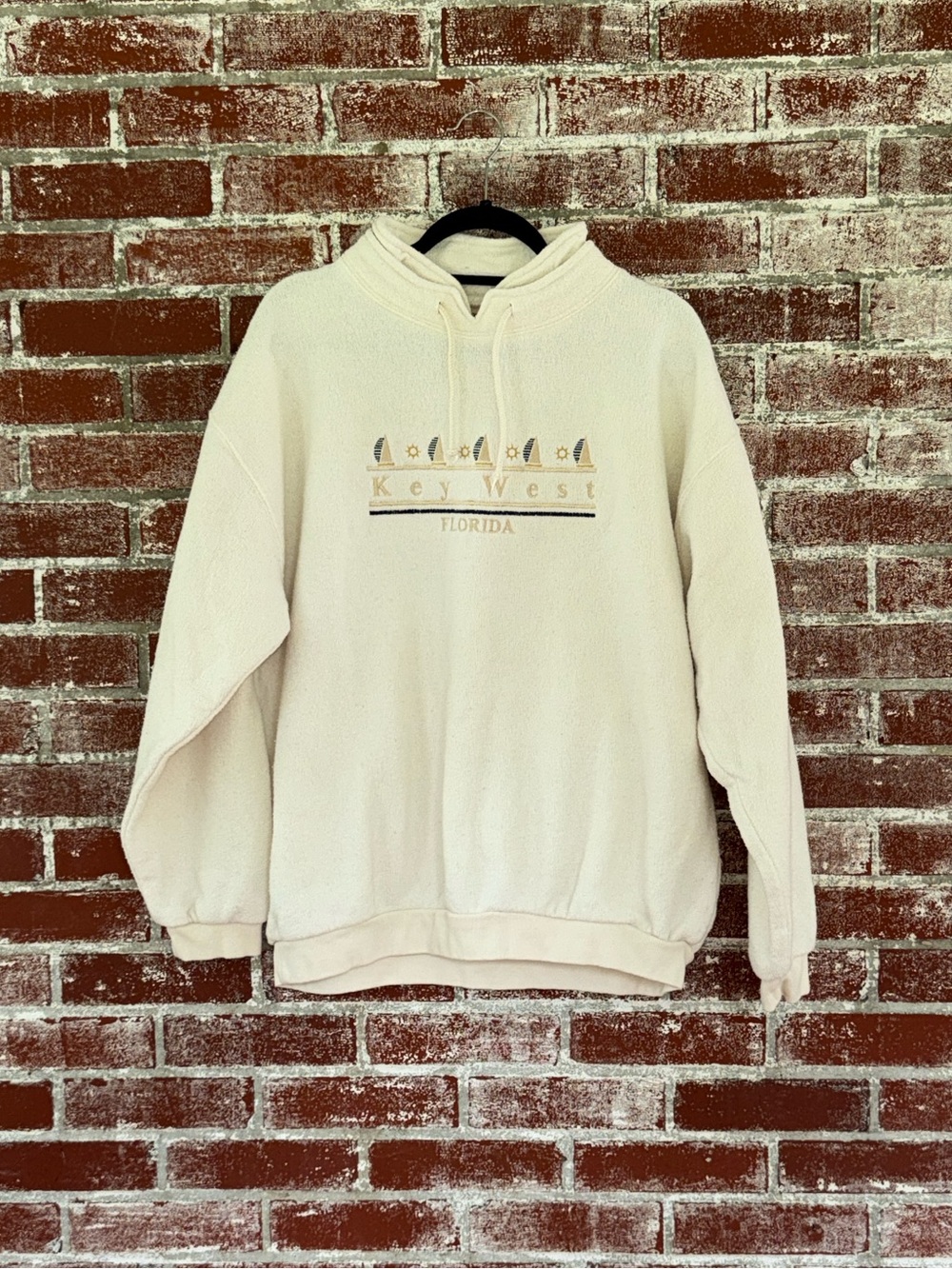Vintage Coastal Grandmother Embroidered Women’s Sweatshirt Size L Cream Relaxed